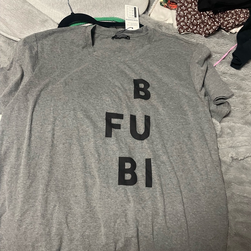 NWT T SHIRT